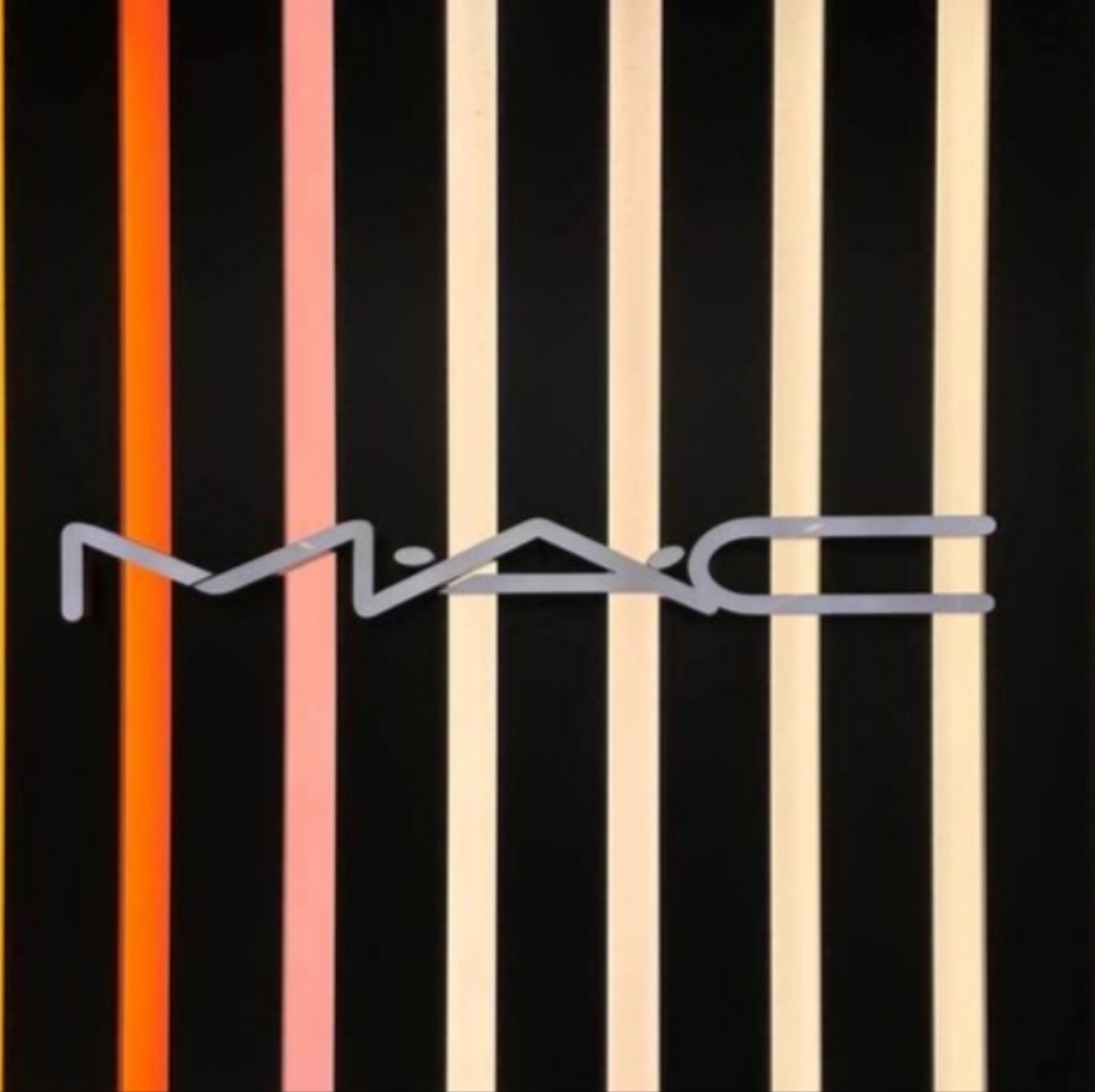 Mac Cosmetics Lipglass Lip Gloss | Oh Baby | Brand New in Box | Authentic - Picture 10 of 10